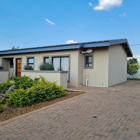 Village Kulture - Guest House Rustenburg Esterno foto