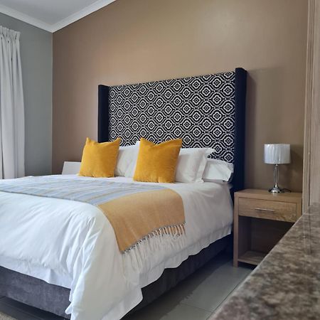 Village Kulture - Guest House Rustenburg Esterno foto