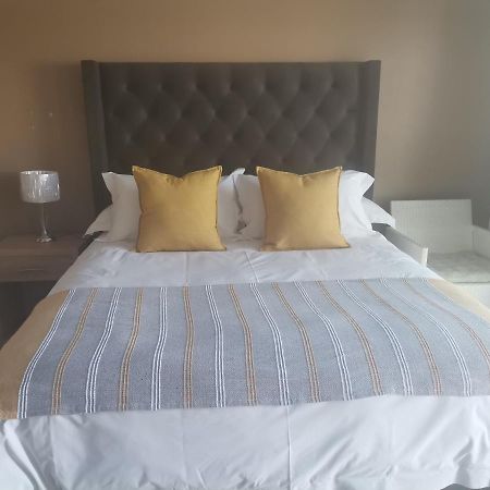 Village Kulture - Guest House Rustenburg Esterno foto