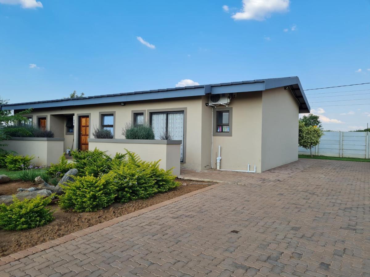 Village Kulture - Guest House Rustenburg Esterno foto