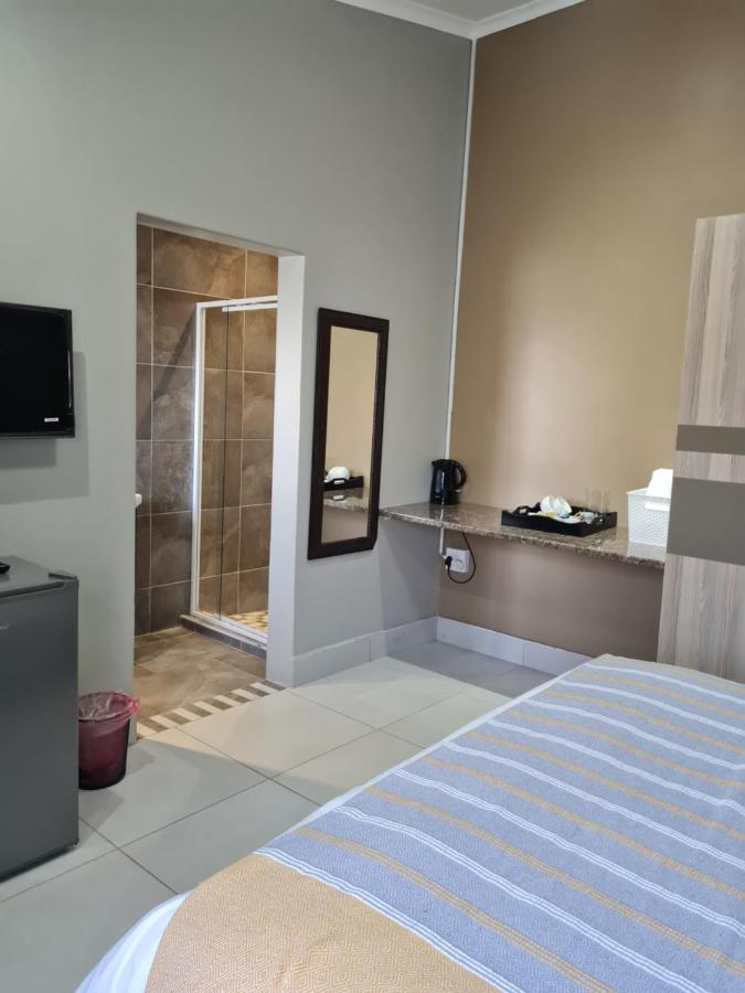Village Kulture - Guest House Rustenburg Esterno foto