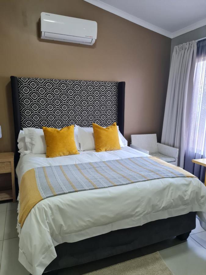 Village Kulture - Guest House Rustenburg Esterno foto