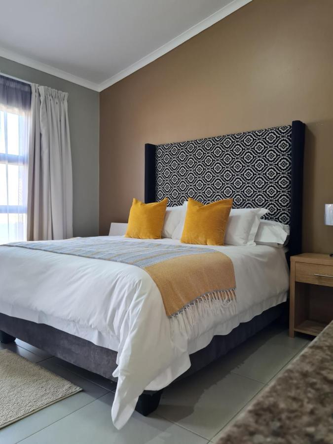 Village Kulture - Guest House Rustenburg Esterno foto