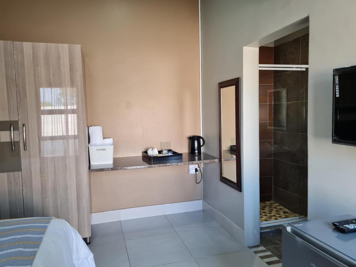 Village Kulture - Guest House Rustenburg Esterno foto