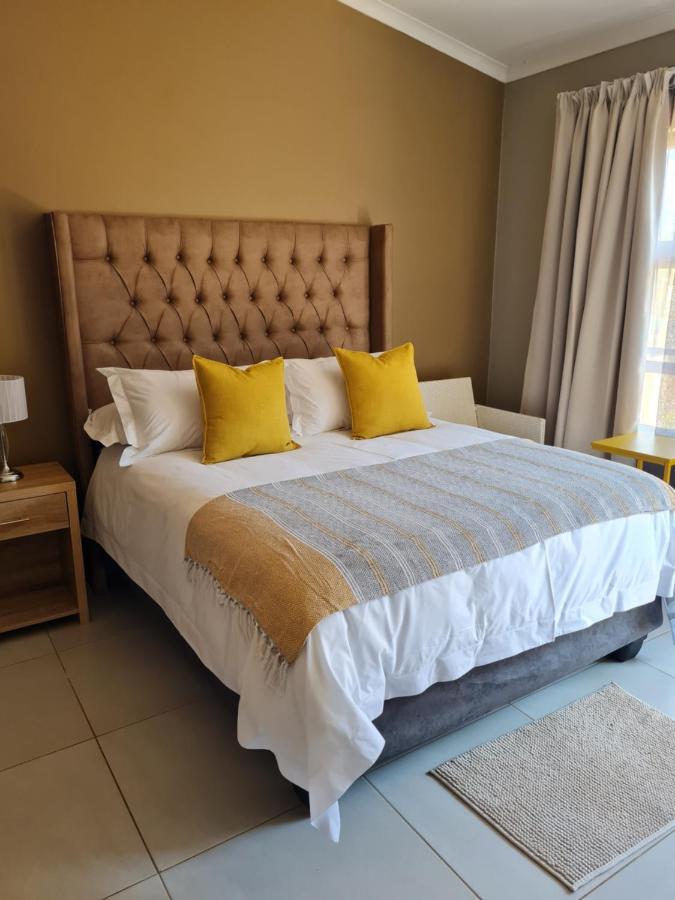 Village Kulture - Guest House Rustenburg Esterno foto