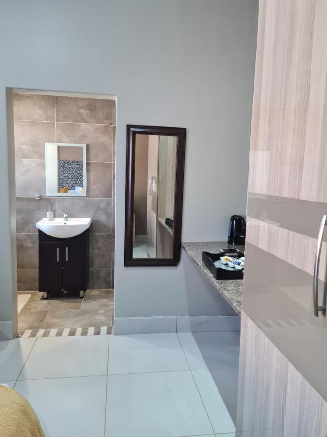 Village Kulture - Guest House Rustenburg Esterno foto