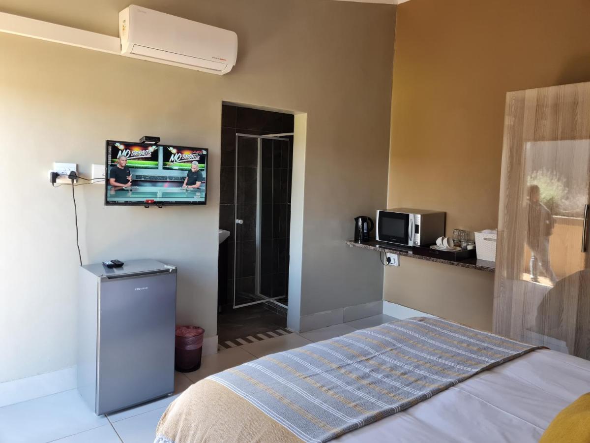 Village Kulture - Guest House Rustenburg Esterno foto