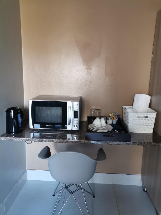 Village Kulture - Guest House Rustenburg Esterno foto