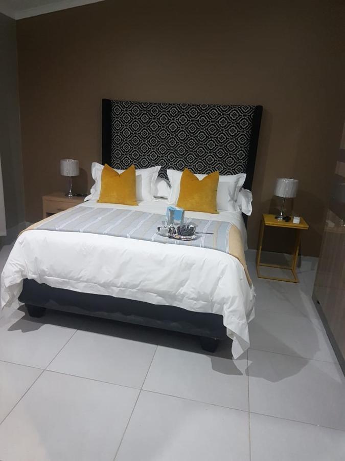 Village Kulture - Guest House Rustenburg Esterno foto