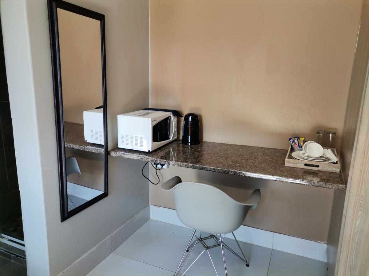 Village Kulture - Guest House Rustenburg Esterno foto