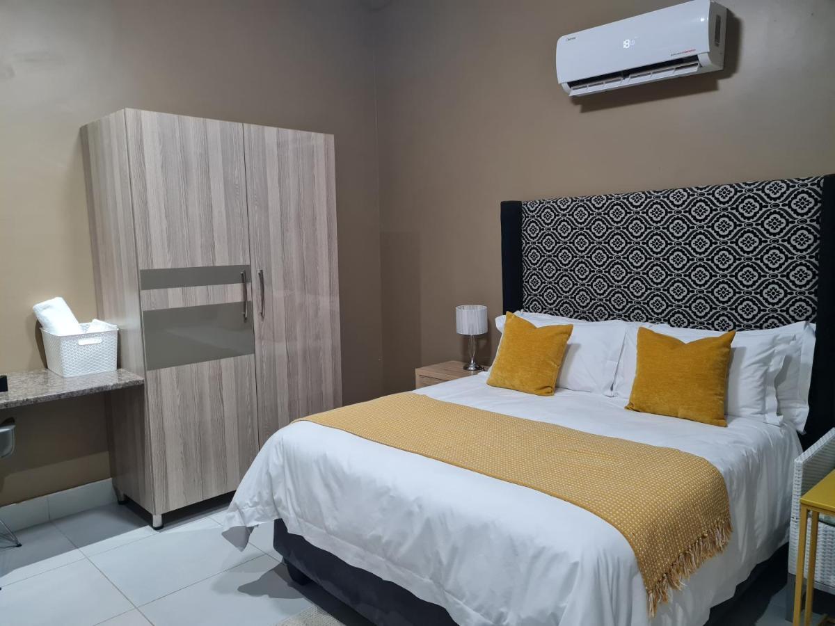 Village Kulture - Guest House Rustenburg Esterno foto