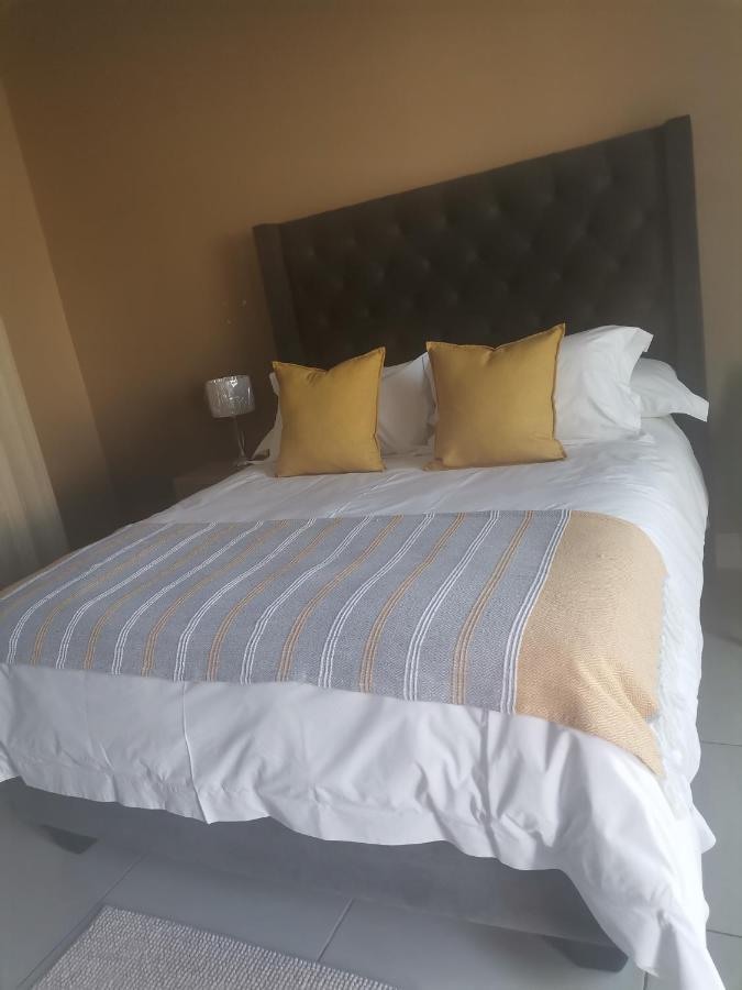 Village Kulture - Guest House Rustenburg Esterno foto
